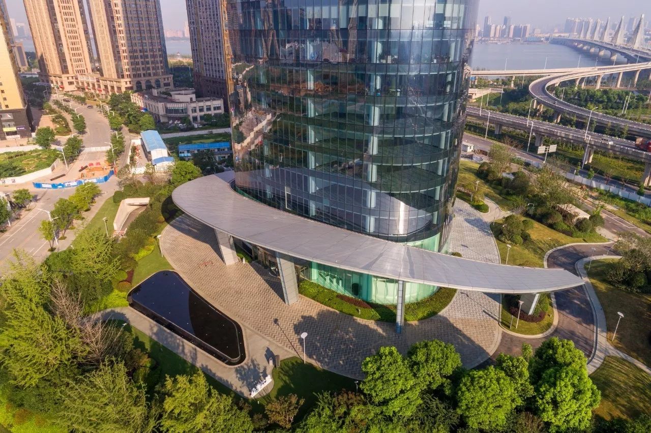 南昌新力中心塔楼直接落地，，，，，，无裙房